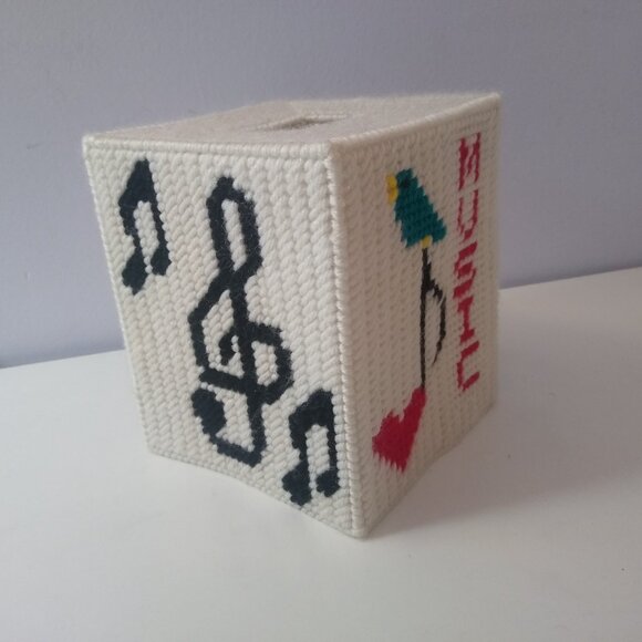 Music themed Tissue Box - crochet style/plastic canvas - Picture 11 of 12